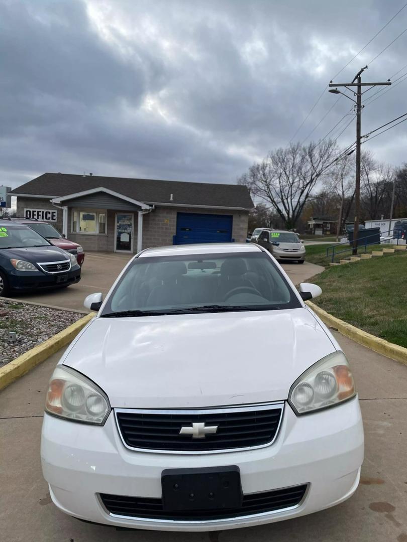 2008 Chevrolet Malibu Classic LT photo 2