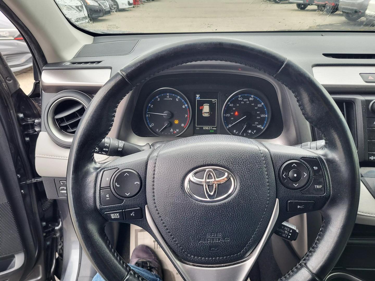 2018 Toyota RAV4 XLE photo 14