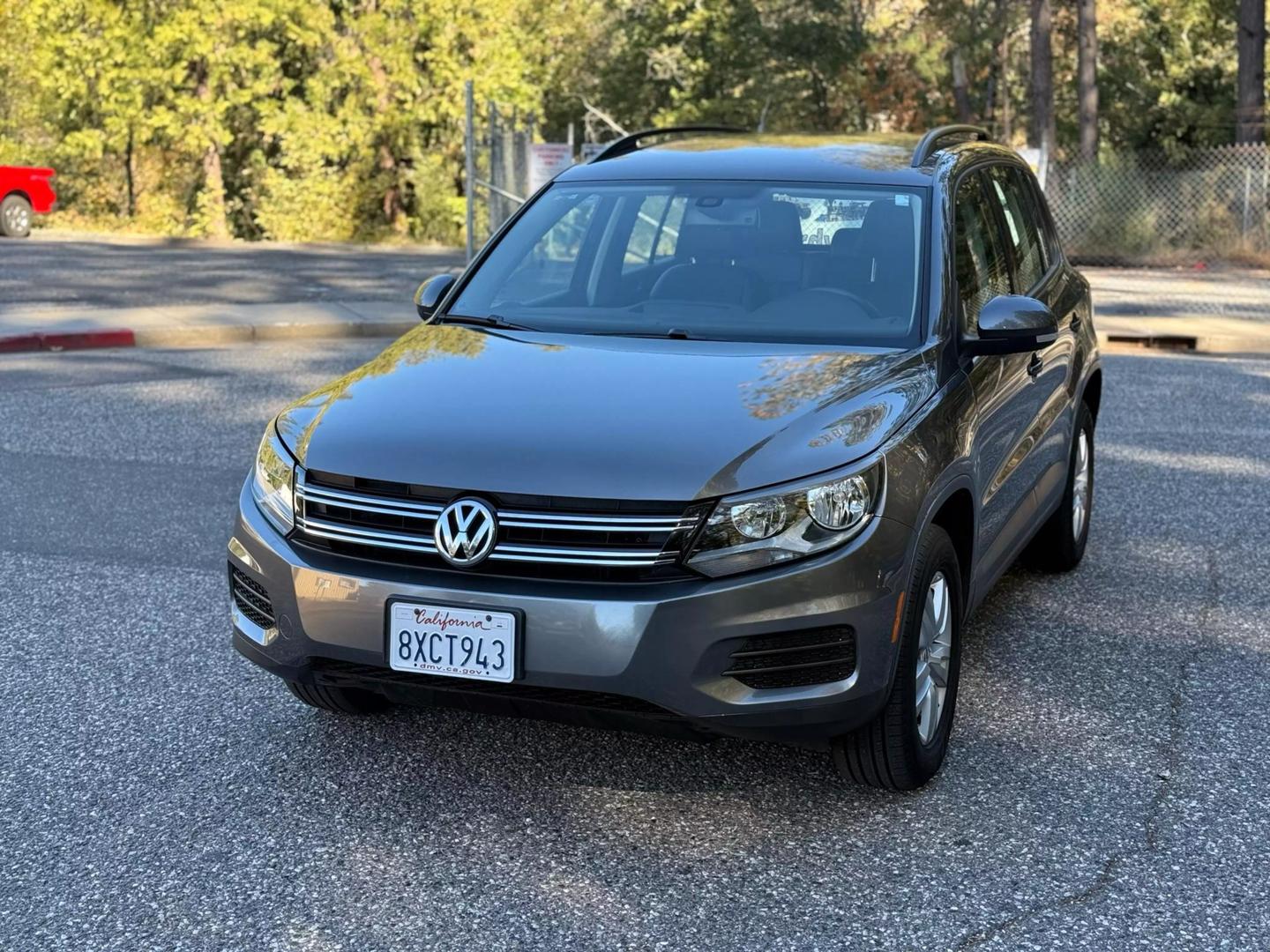 2016 Volkswagen Tiguan SEL photo 2