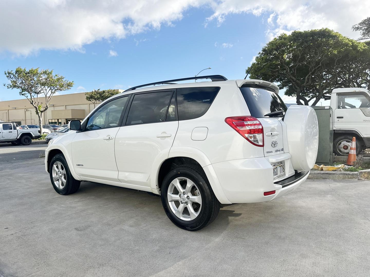 2010 Toyota RAV4 Limited photo 7