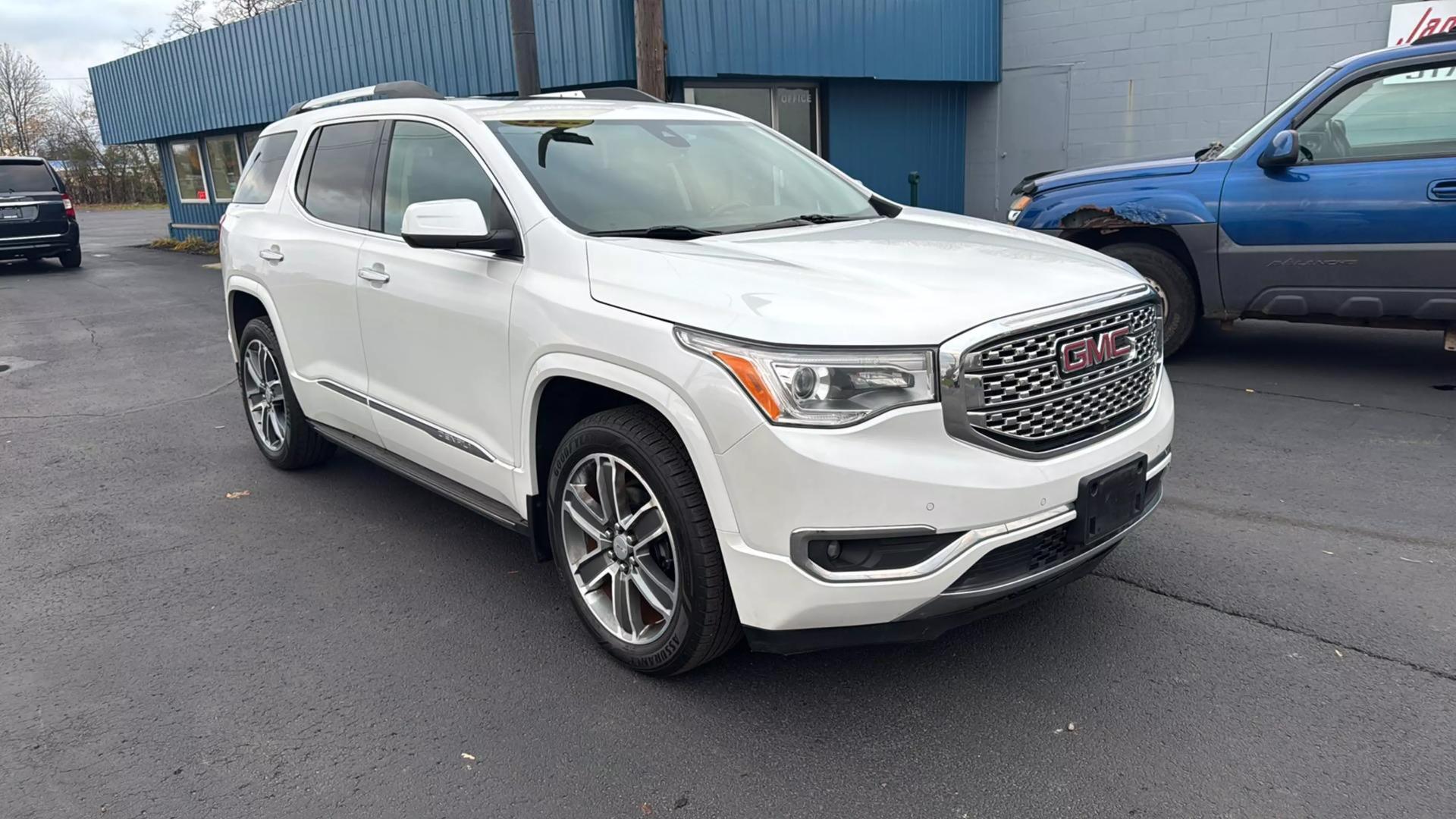 2017 GMC Acadia Denali photo 7