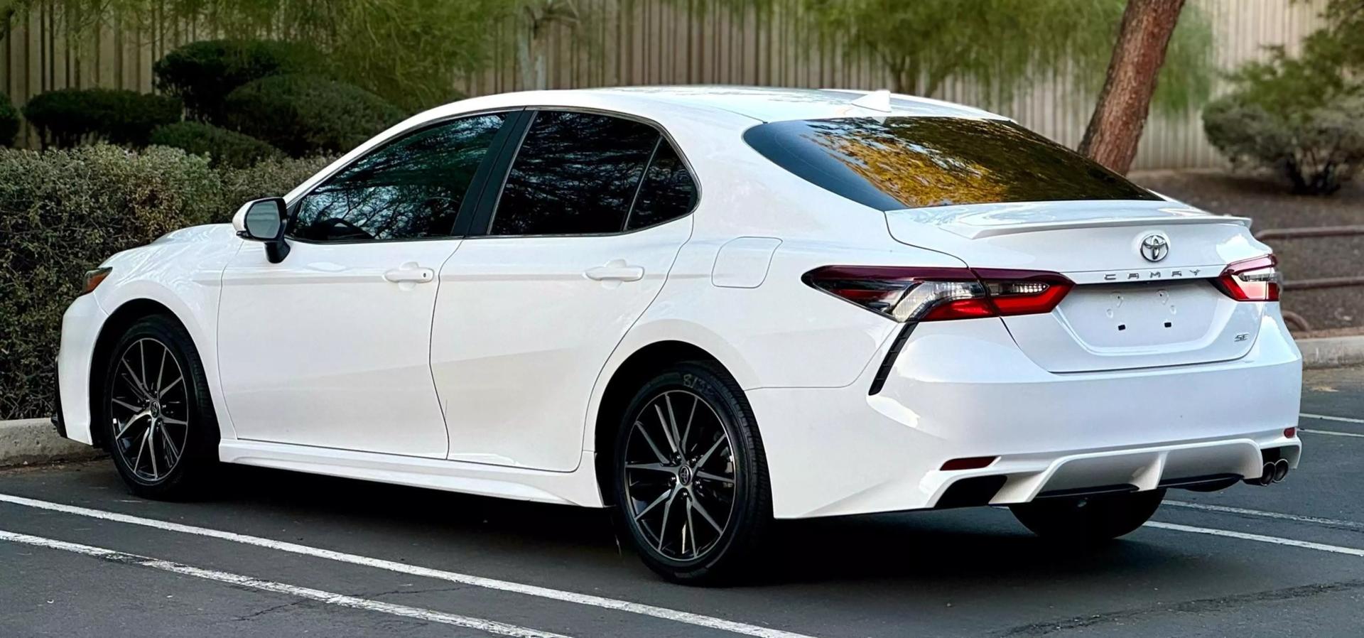 2022 Toyota Camry SE photo 6