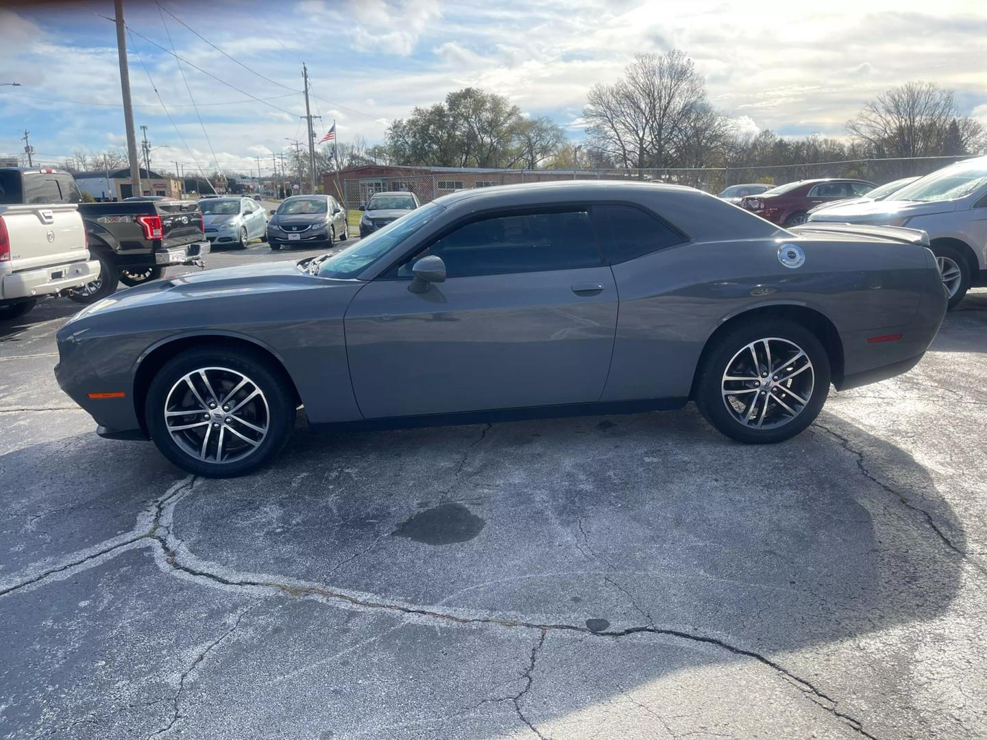 2019 Dodge Challenger SXT photo 7