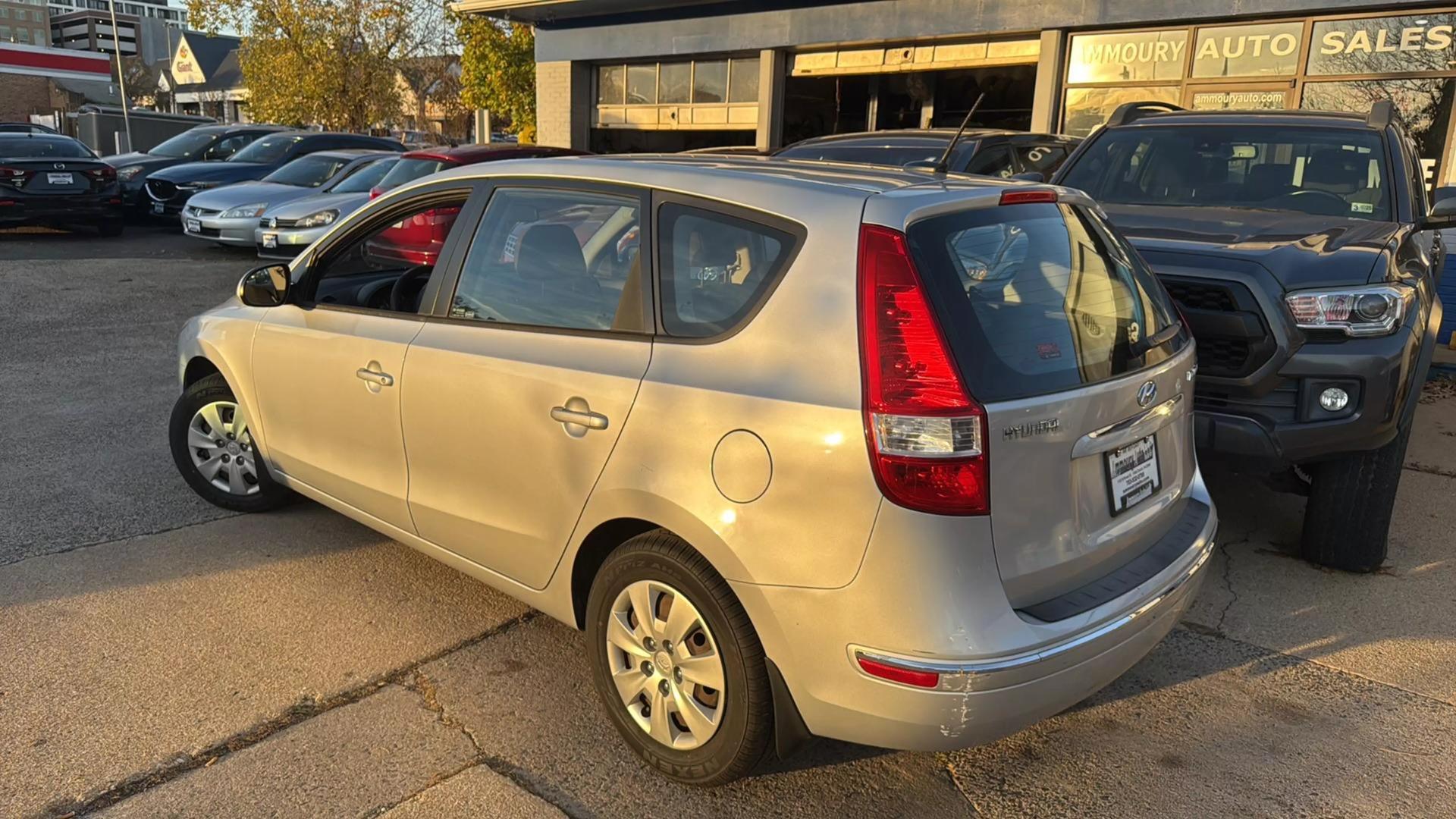 2011 Hyundai Elantra Touring GLS photo 15