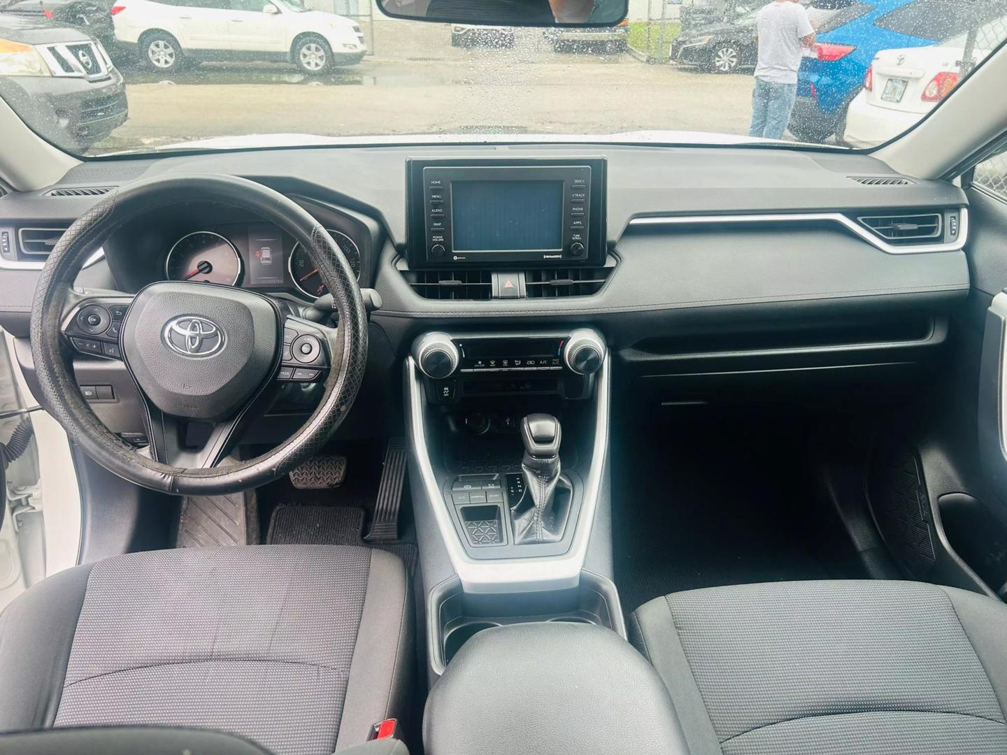 2020 Toyota RAV4 LE photo 11