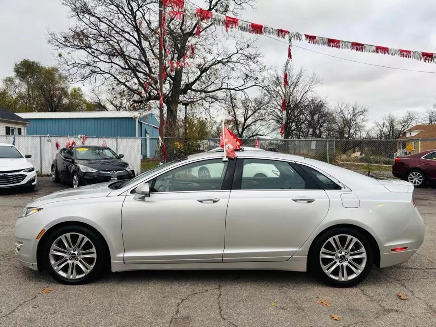 2013 Lincoln MKZ Base photo 2