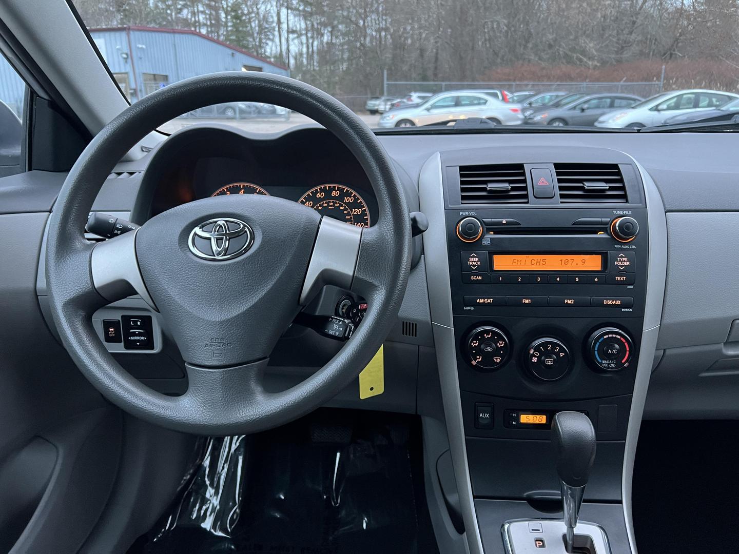 2010 Toyota Corolla LE photo 25