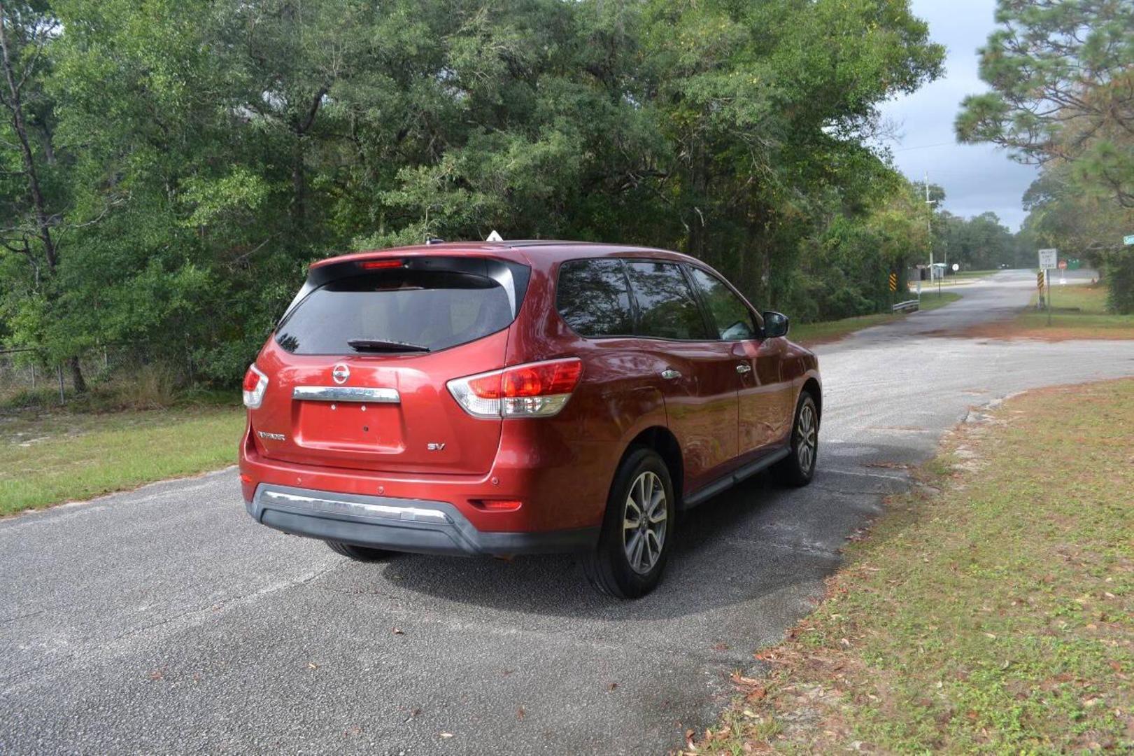 2013 Nissan Pathfinder SV photo 4