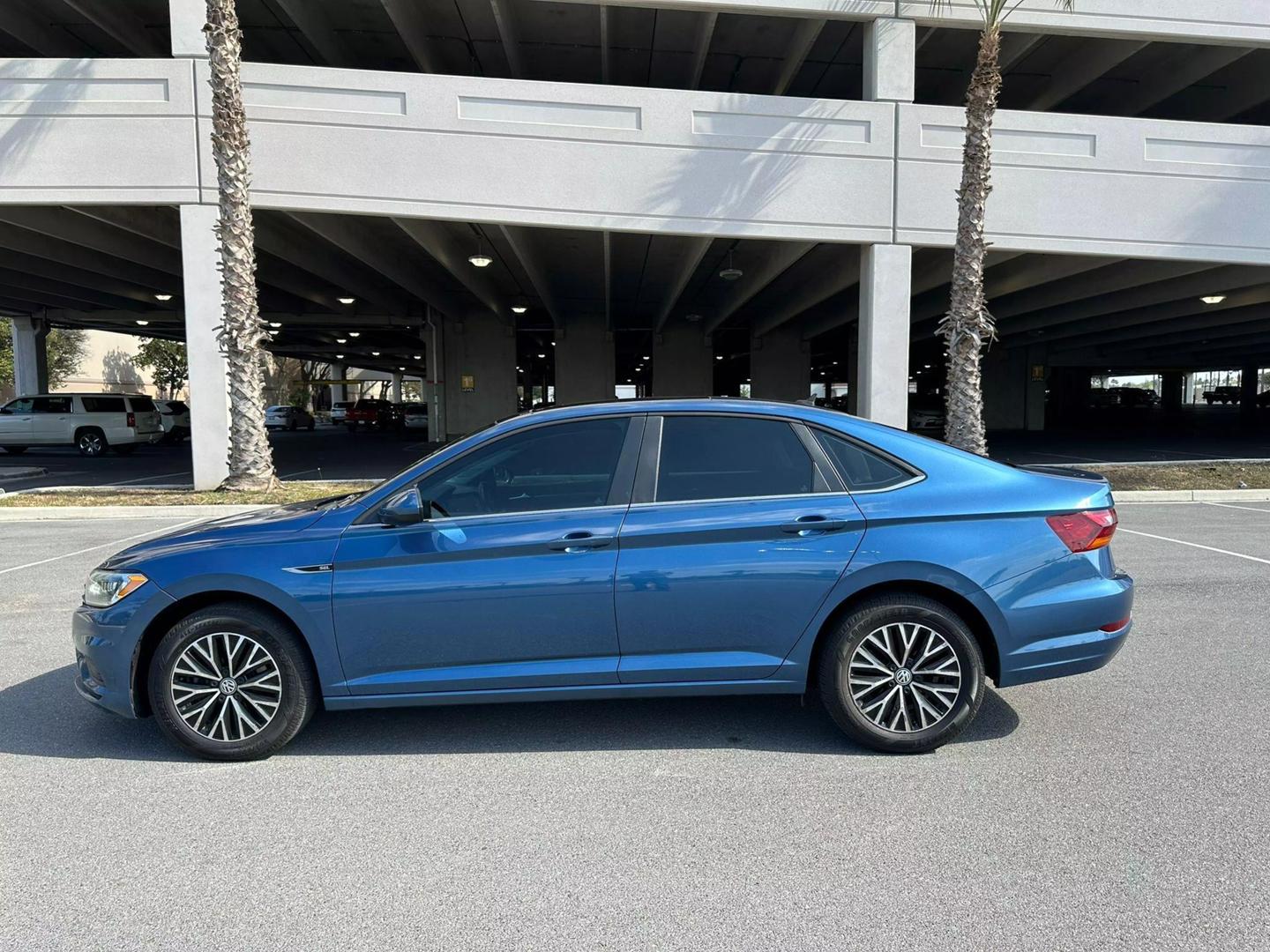 2019 Volkswagen Jetta SEL photo 3