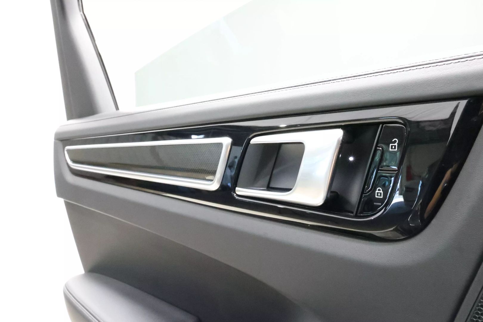 2020 Porsche Cayenne - Image 44