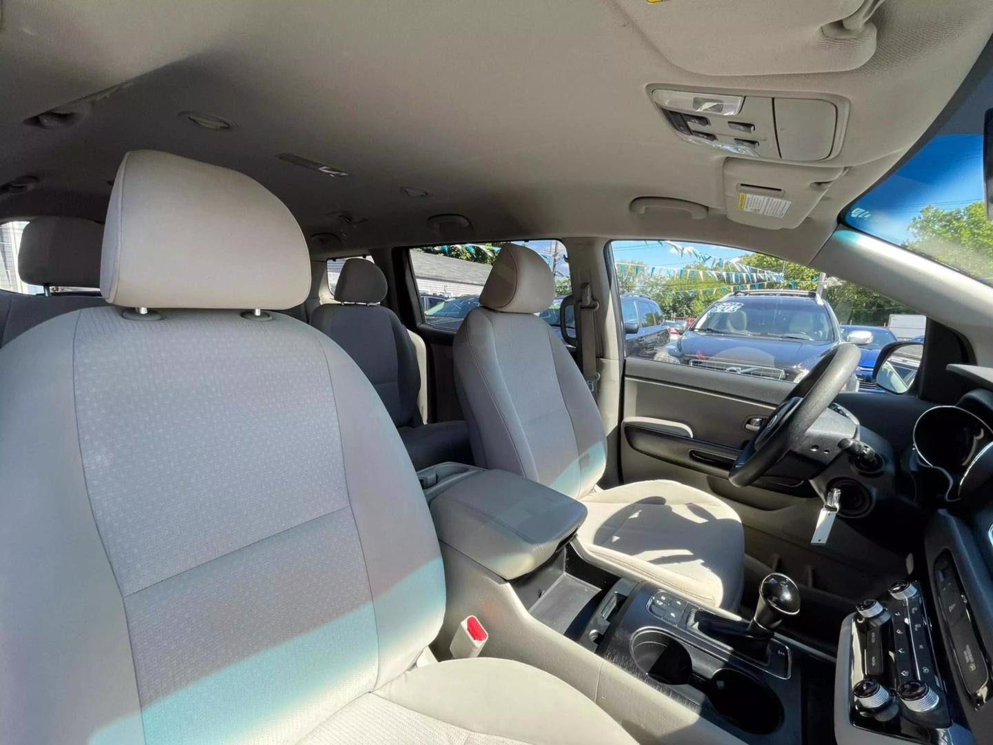 2016 Kia Sedona LX photo 68