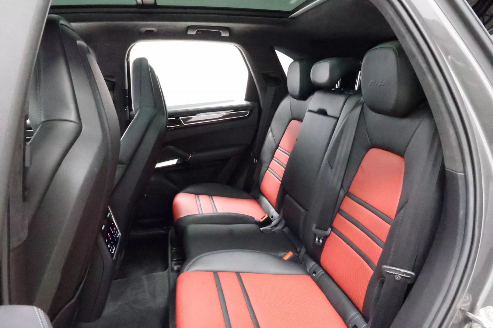 2020 Porsche Cayenne - Image 3