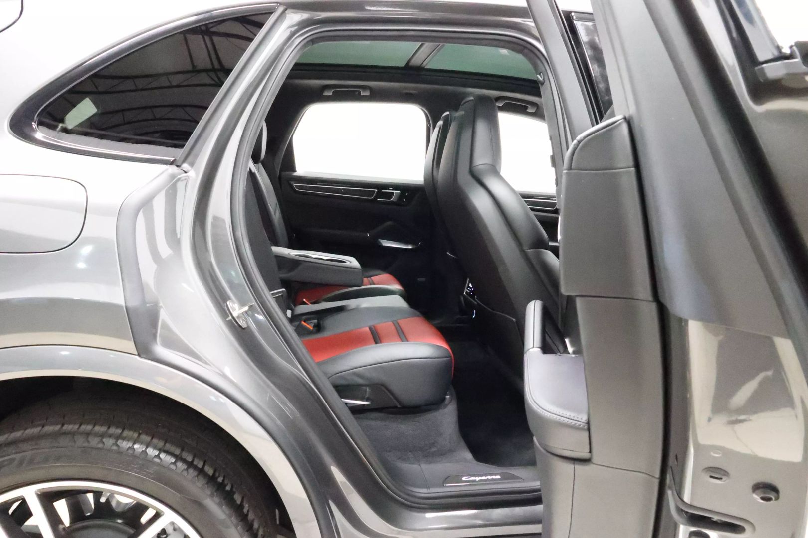 2020 Porsche Cayenne - Image 68