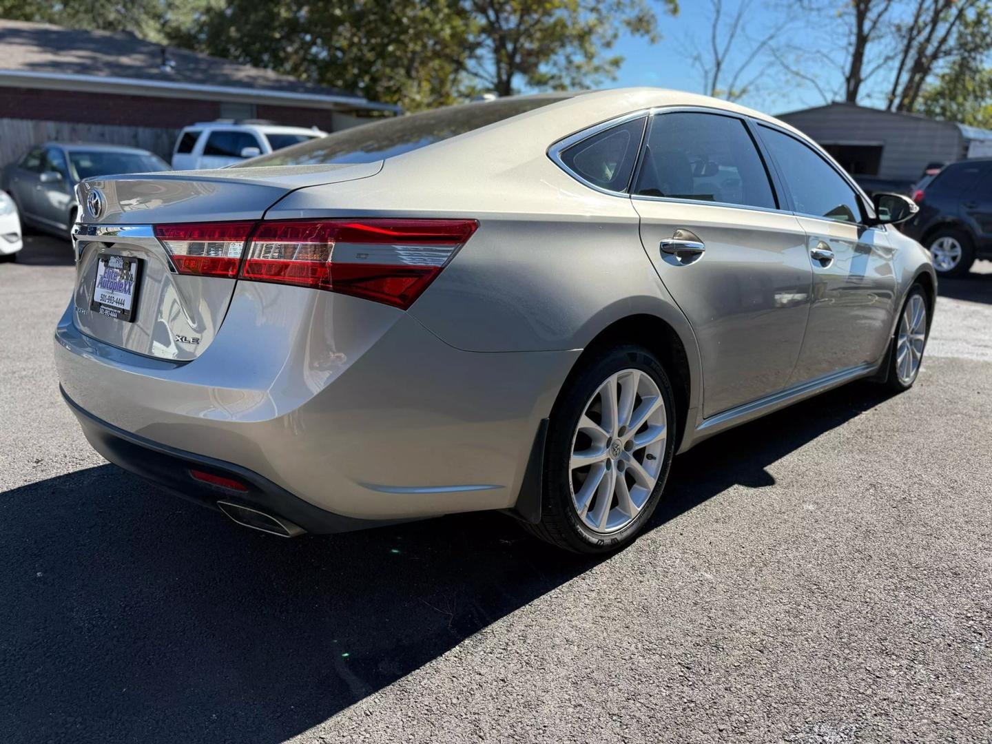 2013 Toyota Avalon XLE Touring photo 3