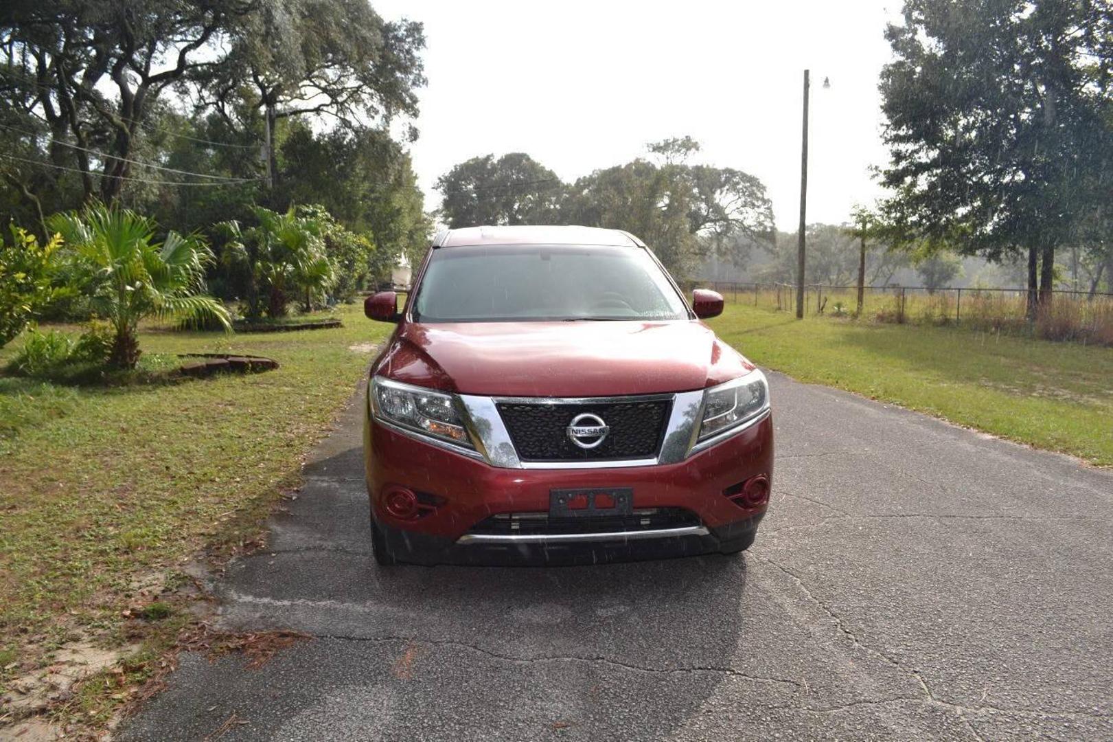 2013 Nissan Pathfinder SV photo 3