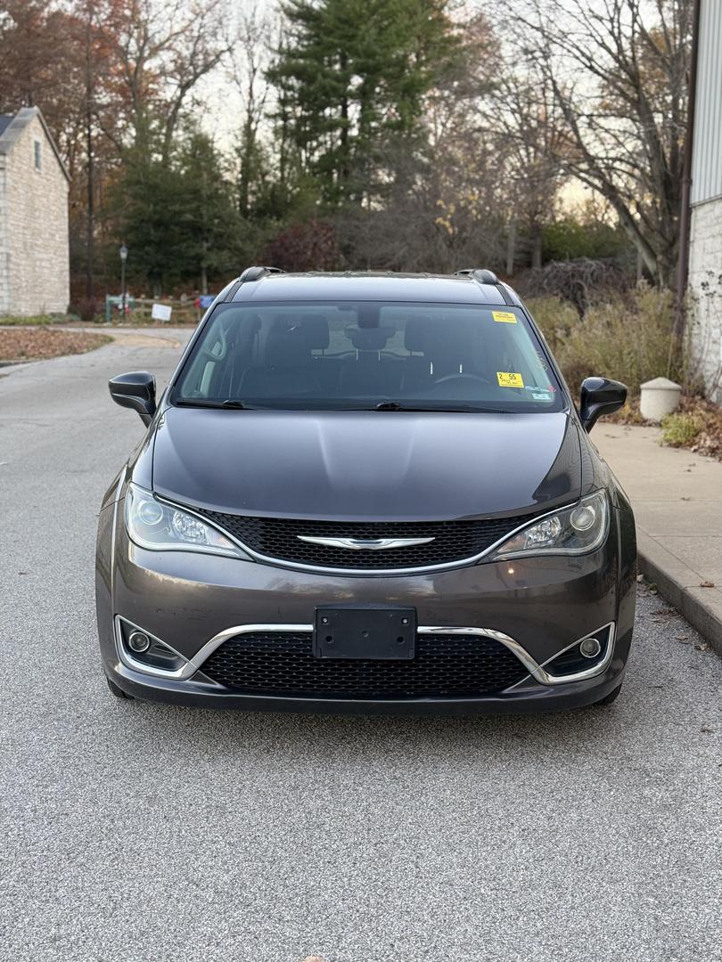 2017 Chrysler Pacifica Touring-L photo 2