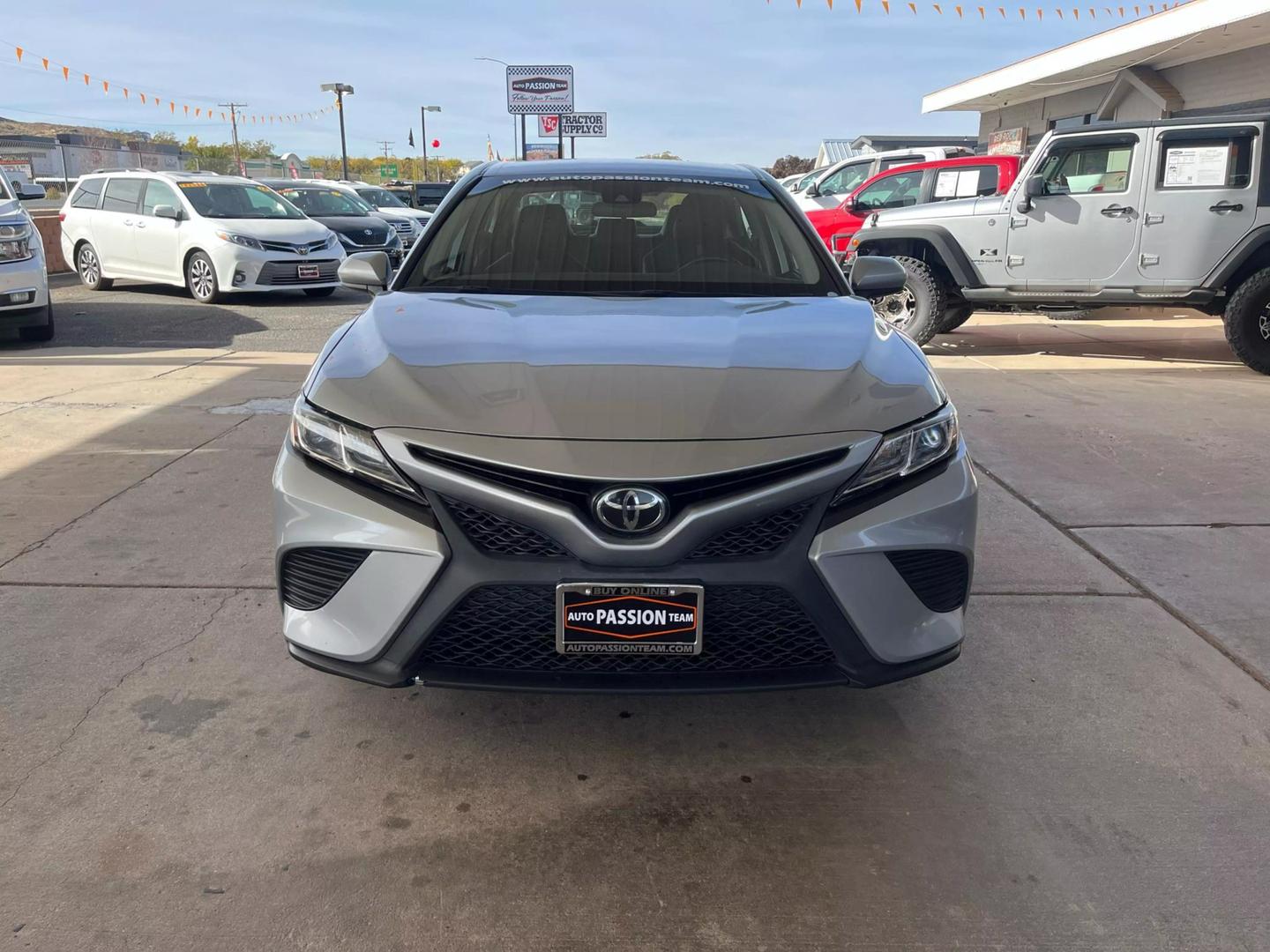 2020 Toyota Camry SE photo 8