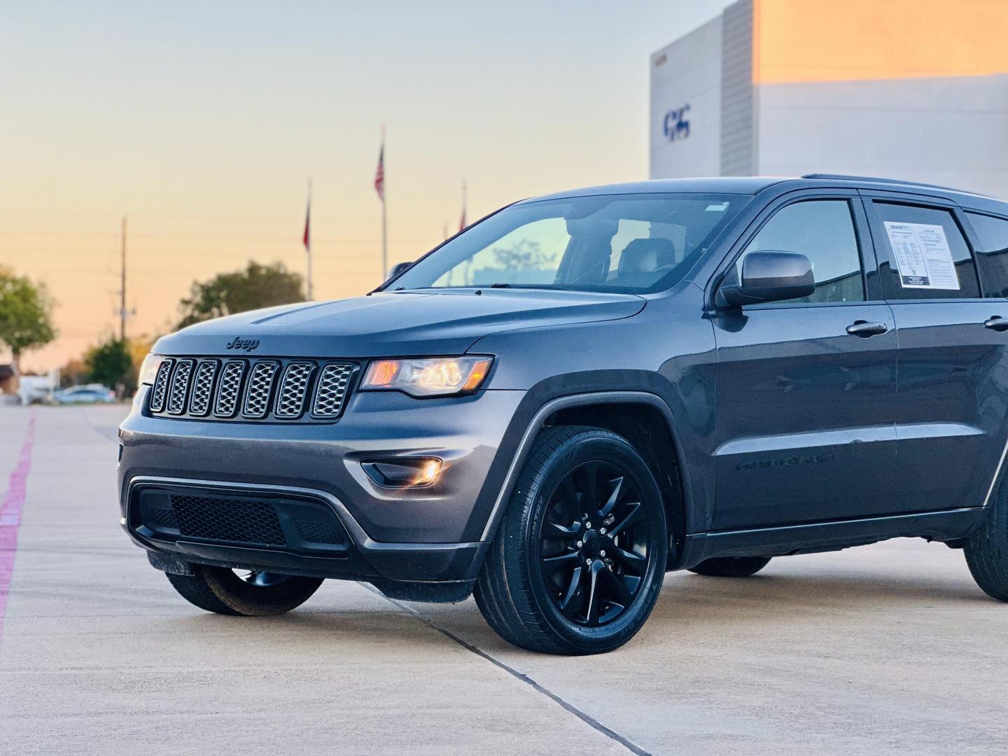 2018 Jeep Grand Cherokee Altitude photo 9