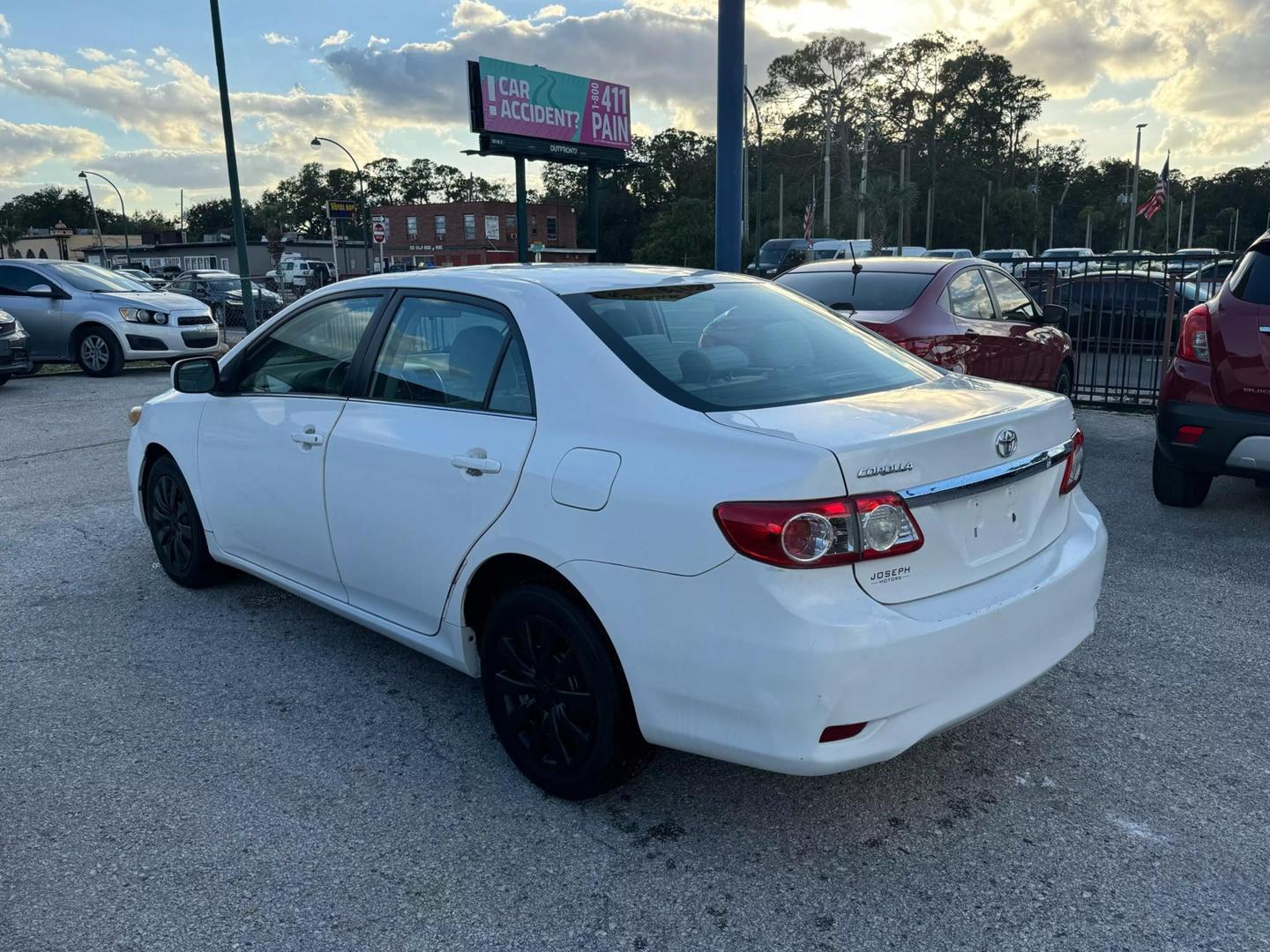 2013 Toyota Corolla LE photo 5