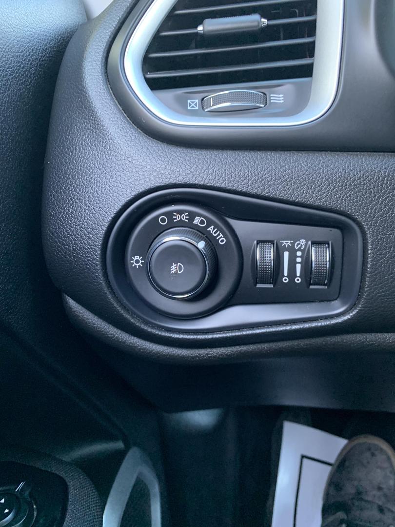 2021 Jeep Renegade Latitude photo 16