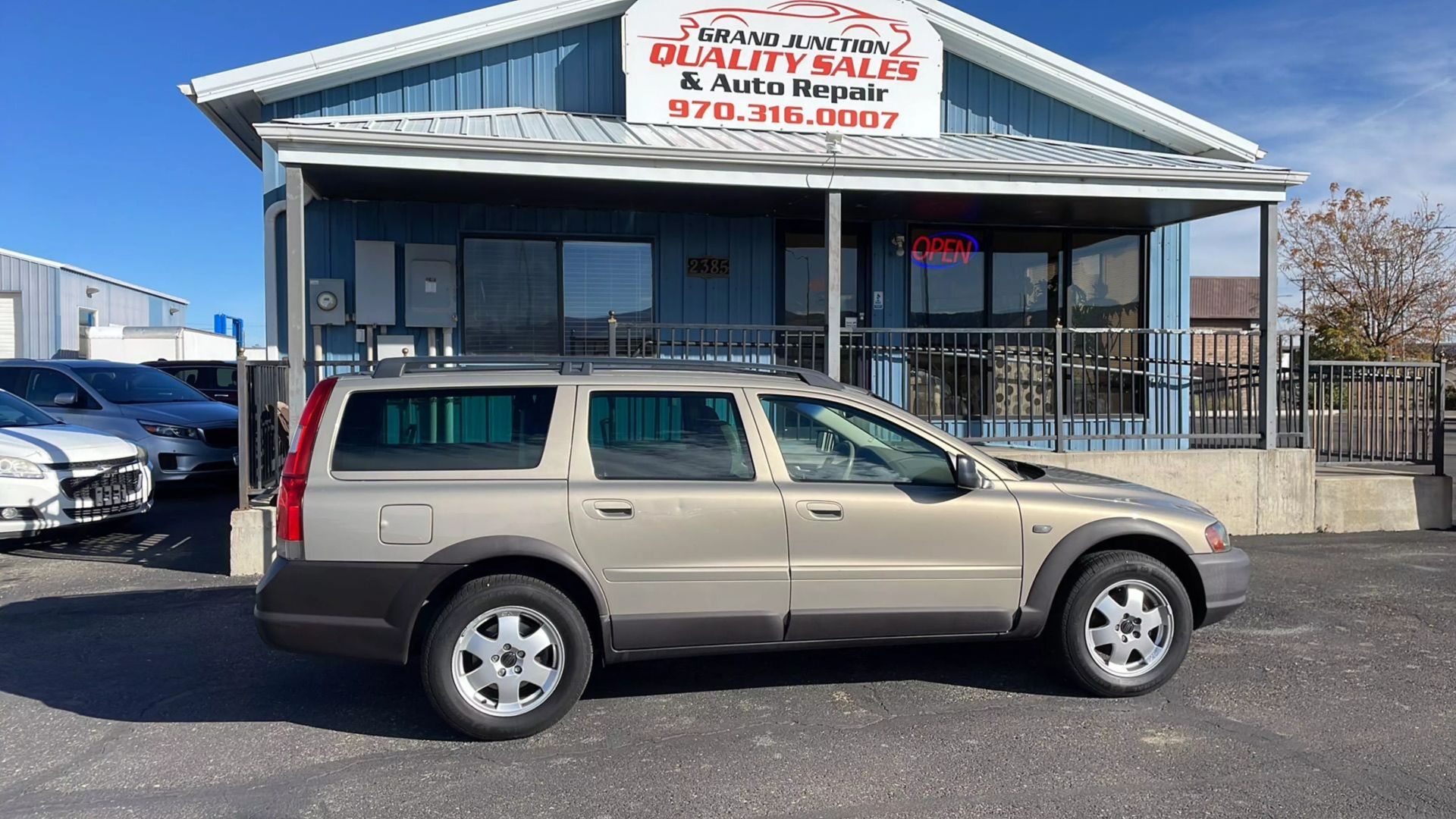 2004 Volvo XC70 Base