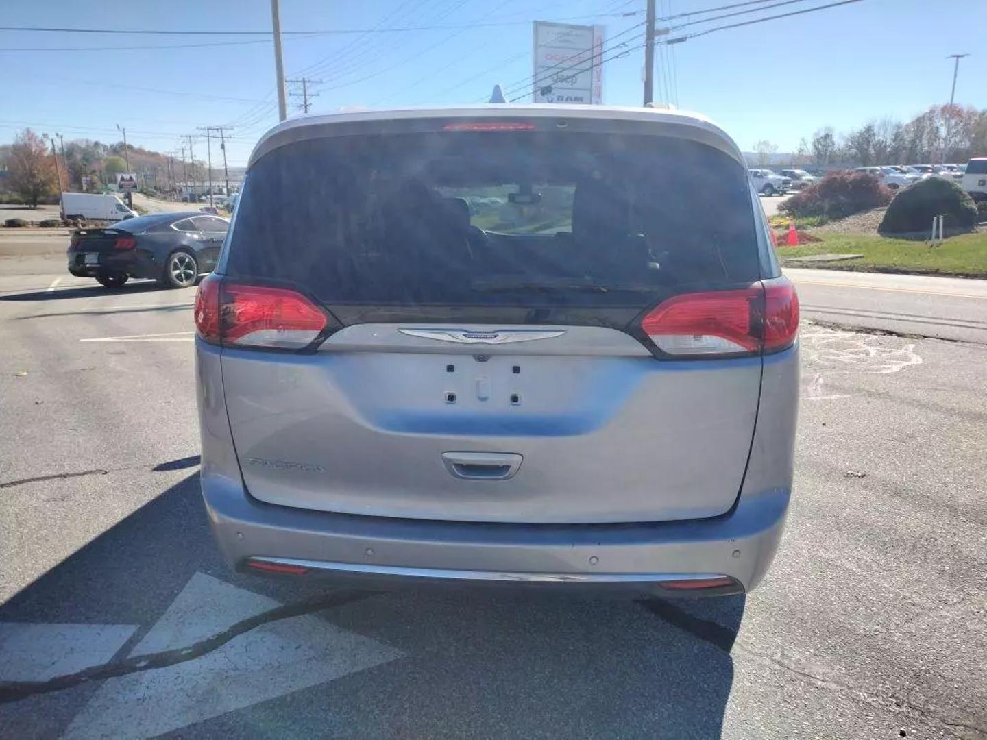 2019 Chrysler Pacifica Touring L photo 6