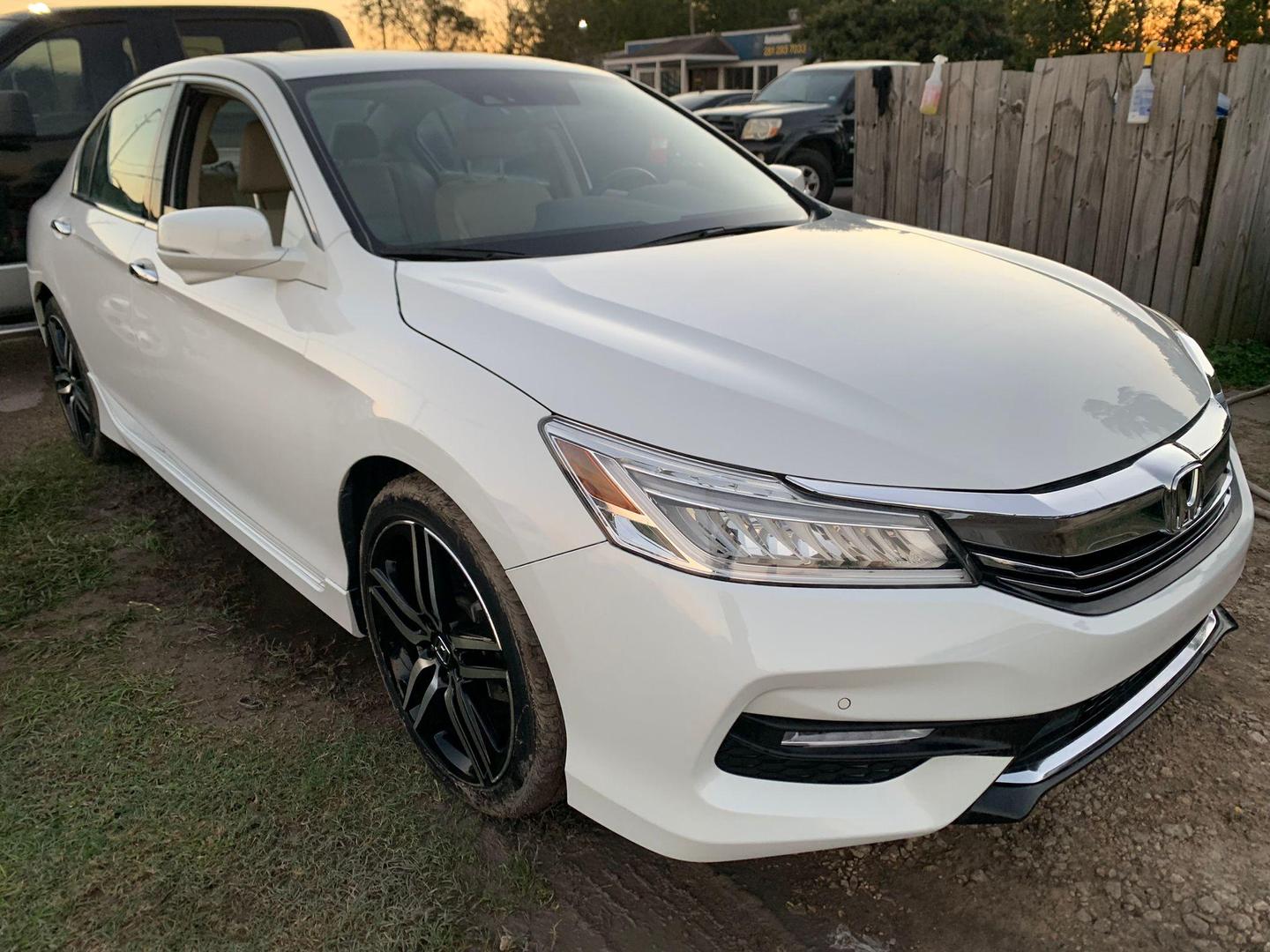 2017 Honda Accord Touring photo 6