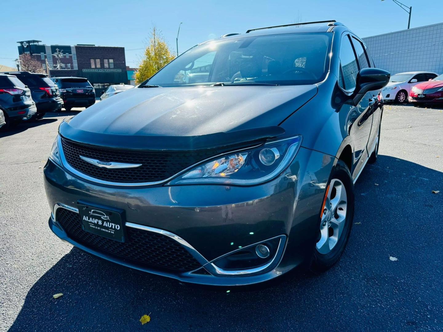 2017 Chrysler Pacifica Touring-L Plus photo 4