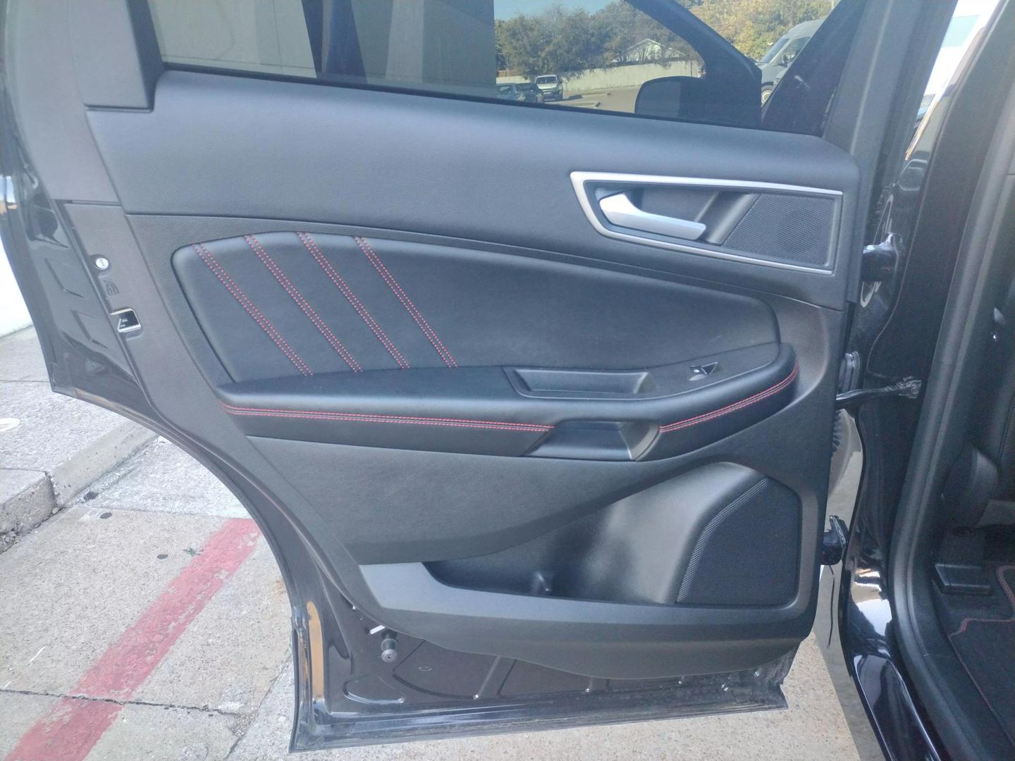 2023 Ford Edge ST-Line photo 30