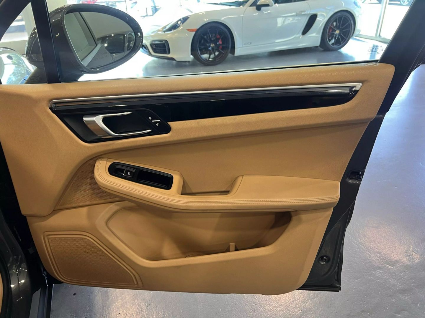 2015 Porsche Macan S Sport Utility 4d - Image 25