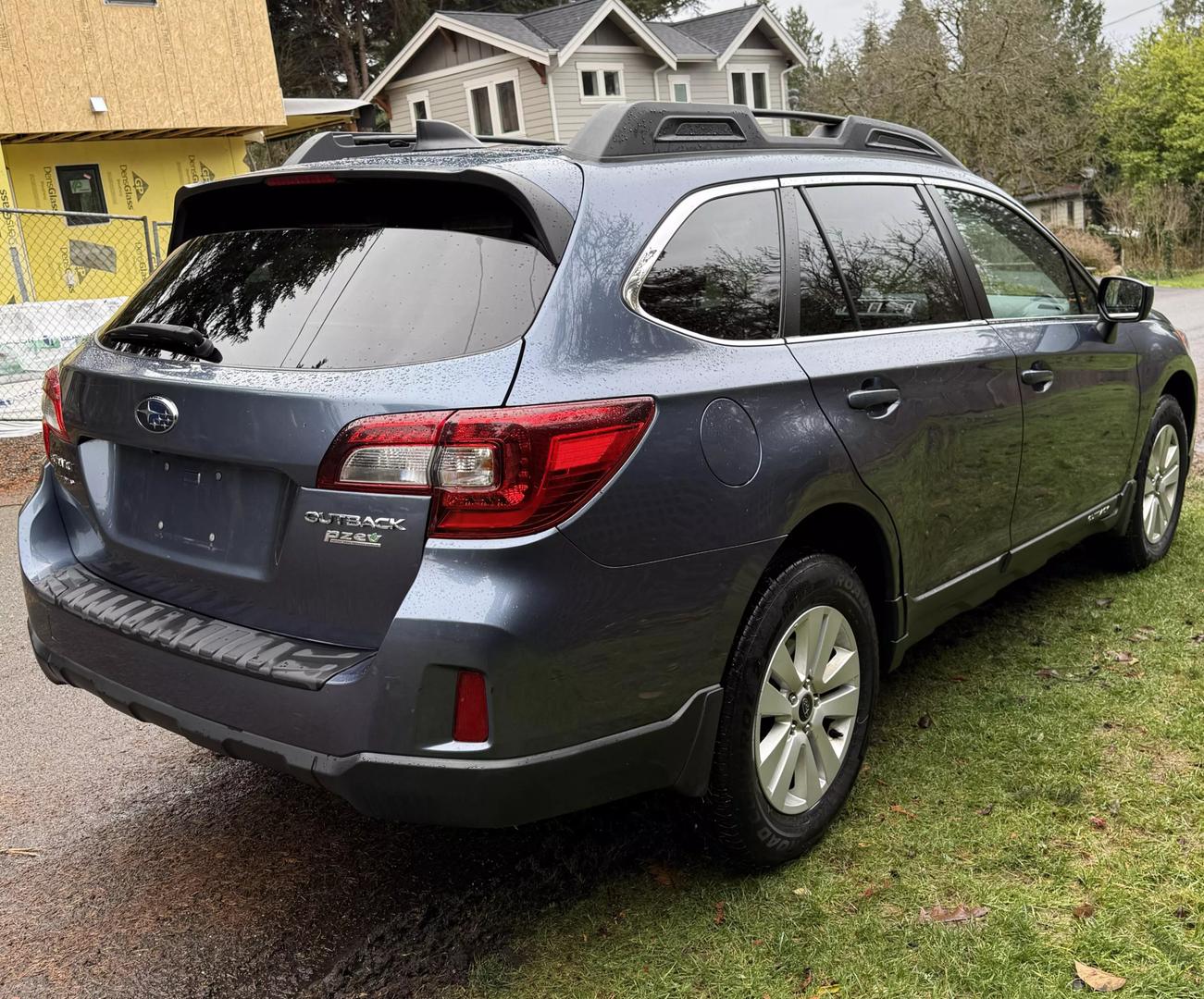 2017 Subaru Outback Premium photo 4