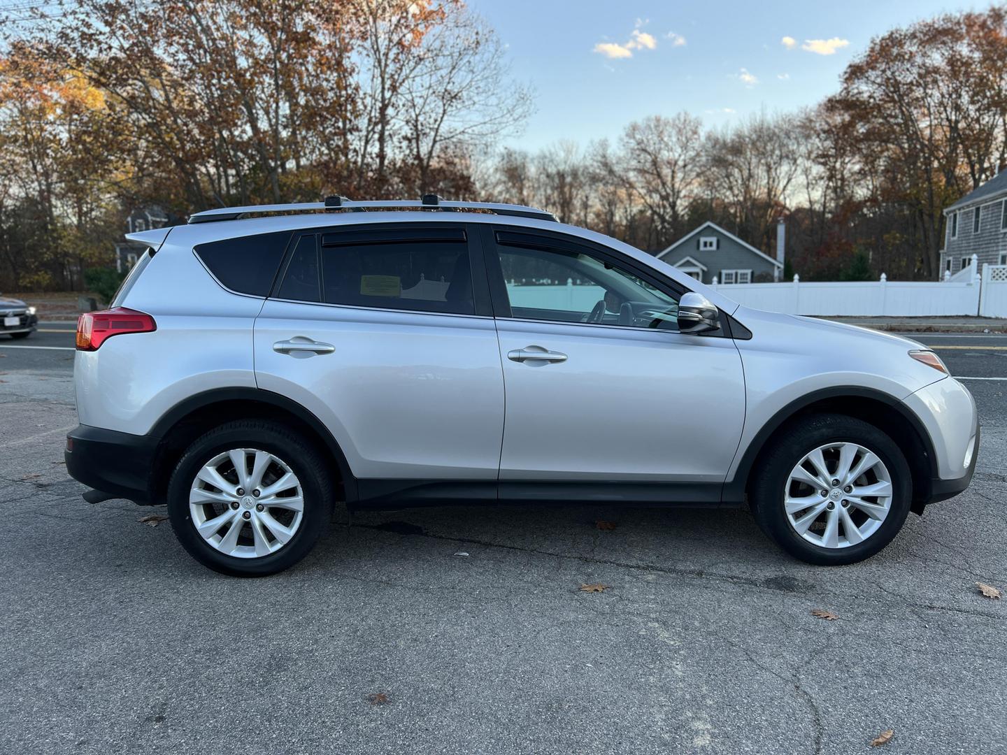 2015 Toyota RAV4 Limited photo 6