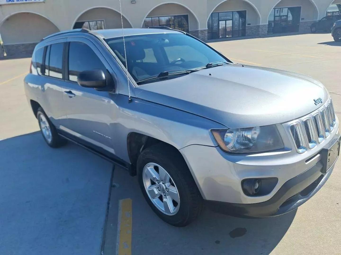 2014 Jeep Compass Sport photo 3