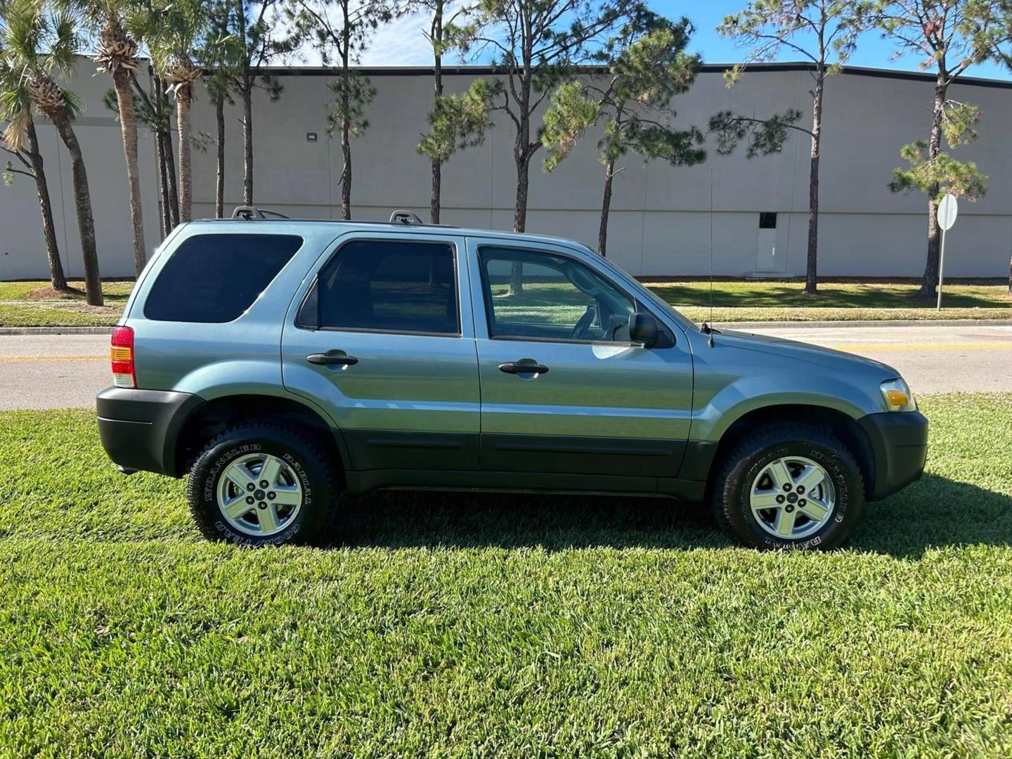 2006 Ford Escape XLS photo 8