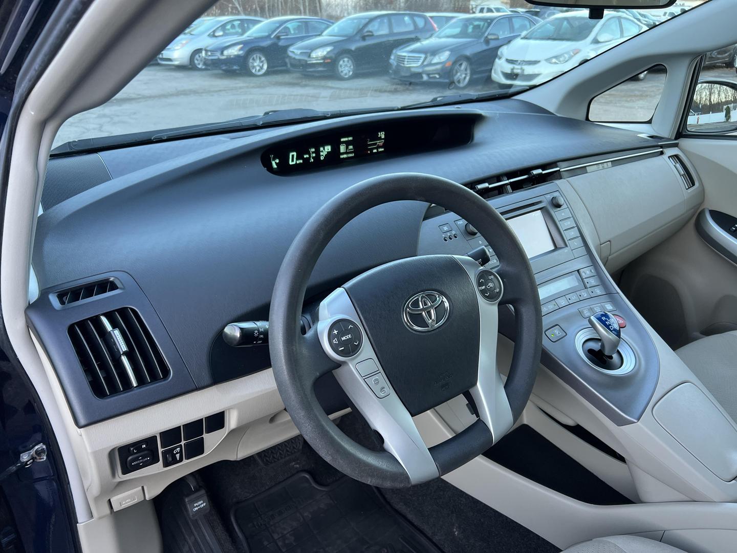 2013 Toyota Prius One photo 12