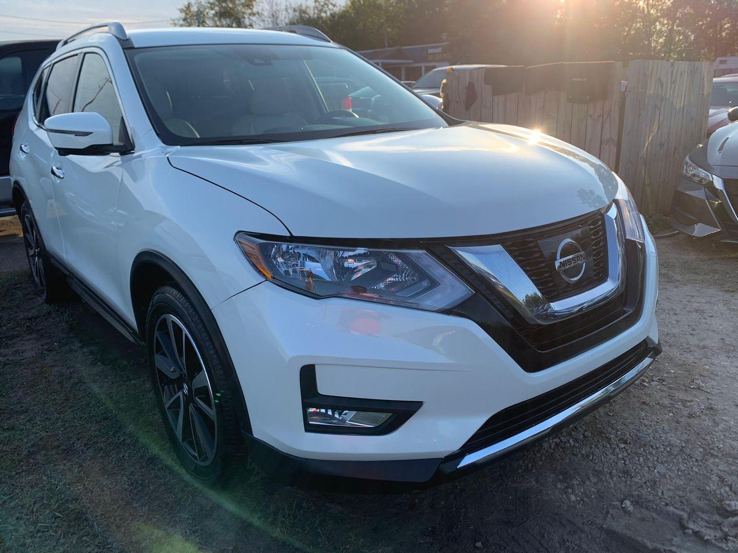 2020 Nissan Rogue SL photo 2