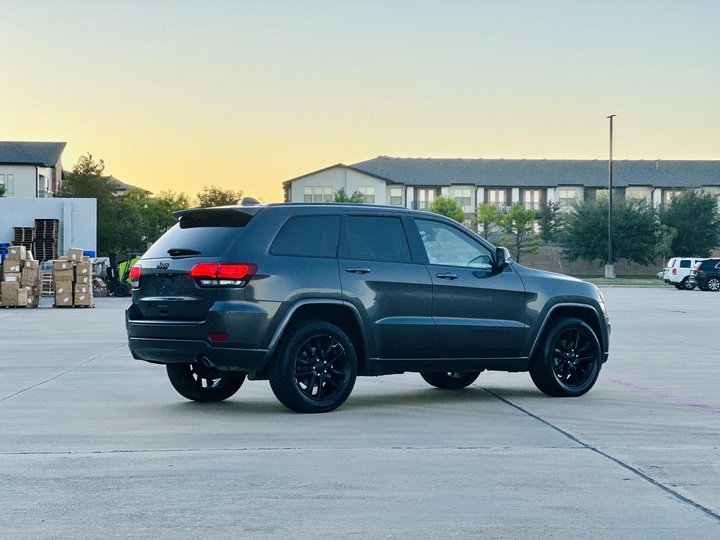 2018 Jeep Grand Cherokee Altitude photo 5