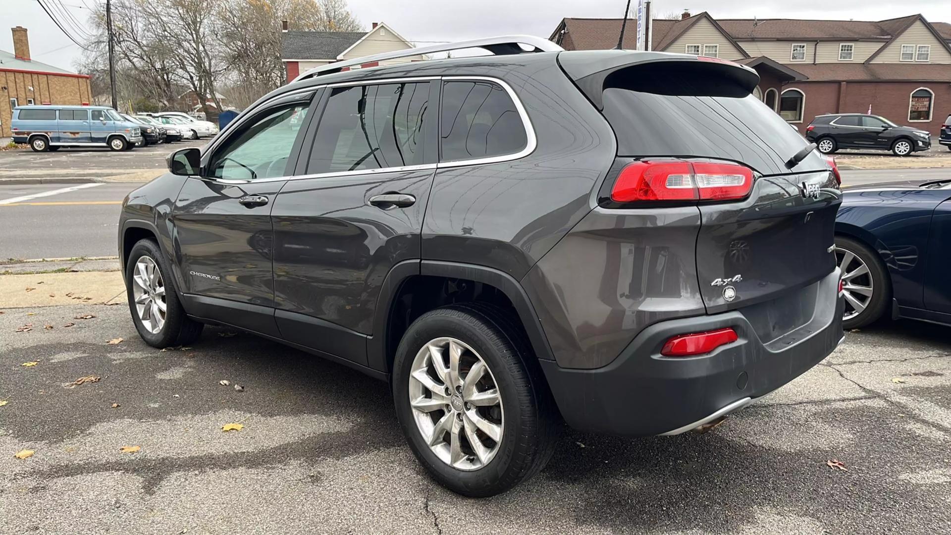 2016 Jeep Cherokee Limited photo 11