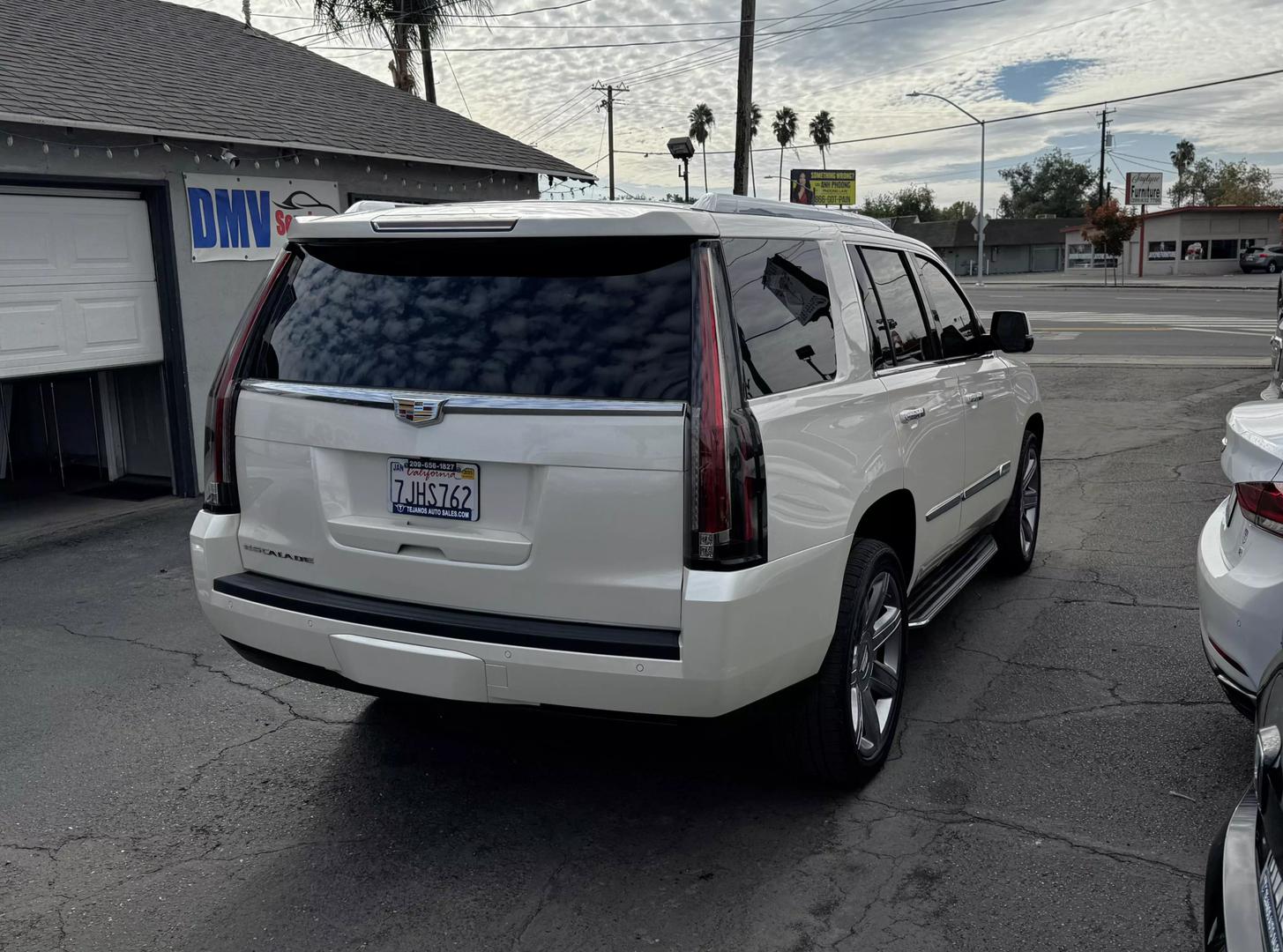 2015 Cadillac Escalade Luxury photo 8