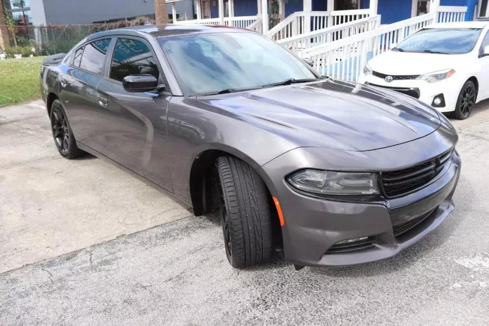 2016 Dodge Charger SXT photo 2