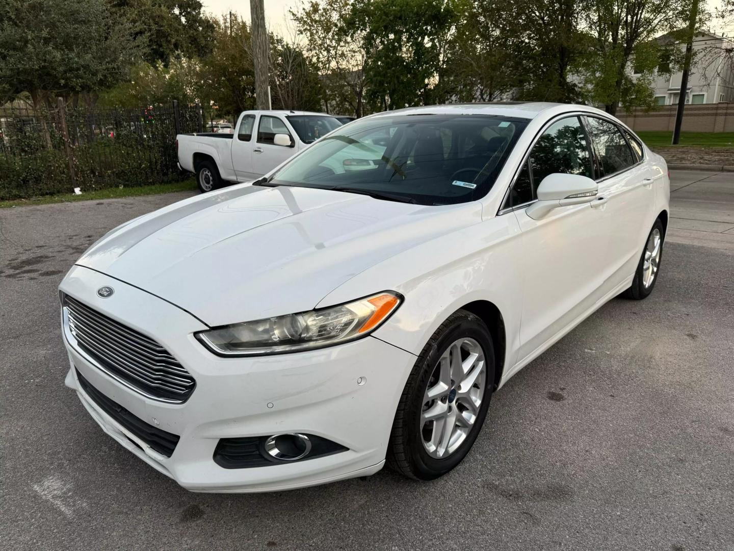 2013 Ford Fusion SE photo 3