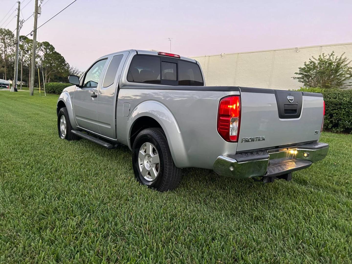 2007 Nissan Frontier SE photo 5