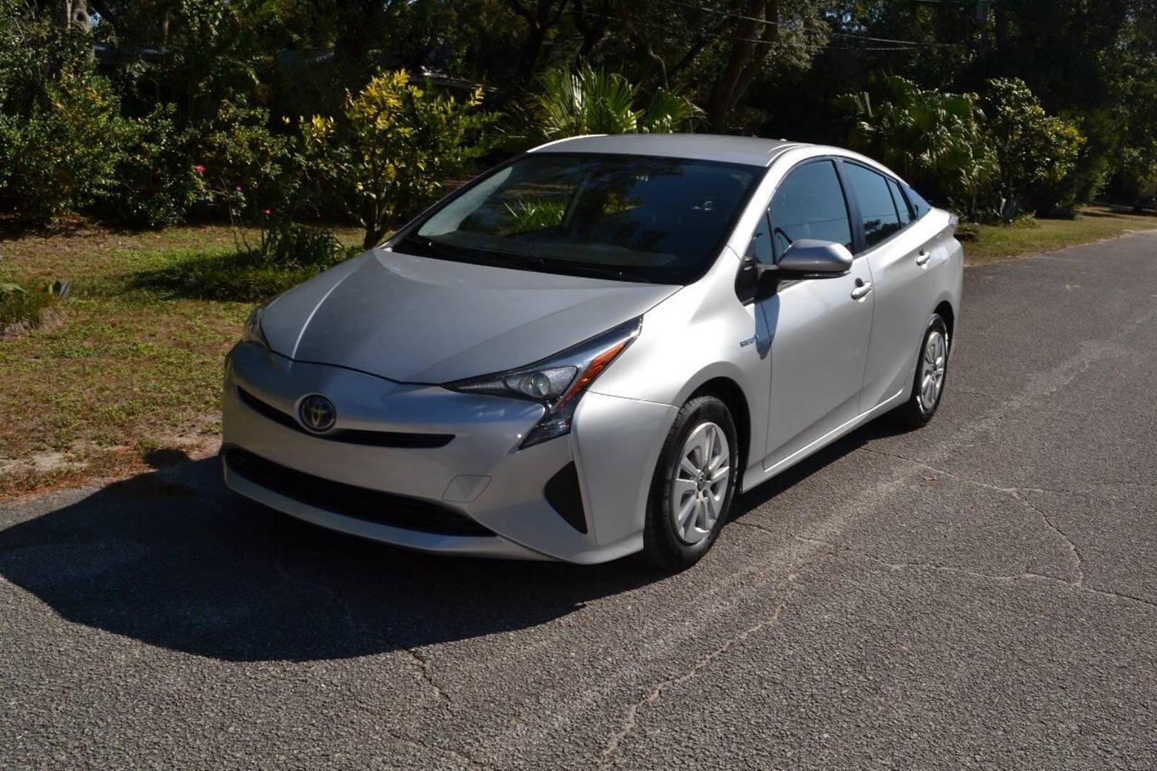 2018 Toyota Prius One photo 32