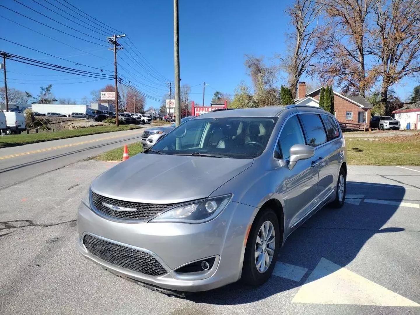 2019 Chrysler Pacifica Touring L photo 2