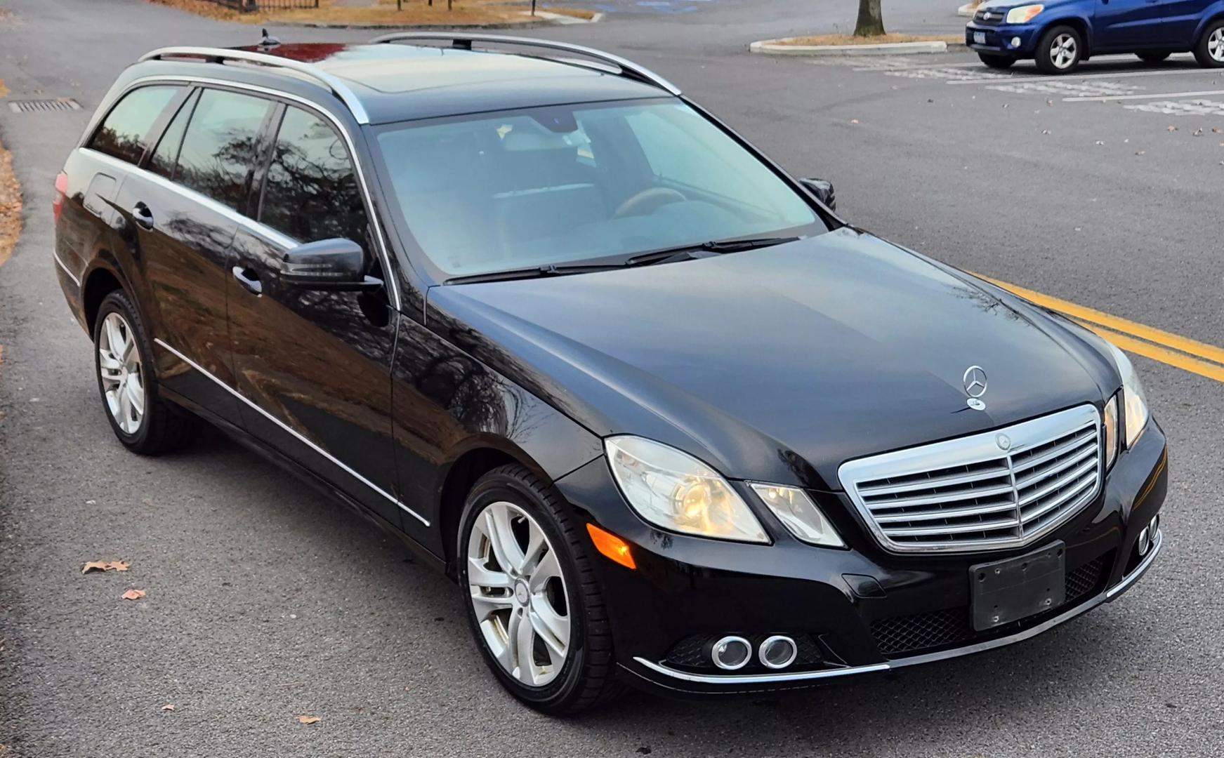 2011 Mercedes-Benz E-Class E350 photo 2