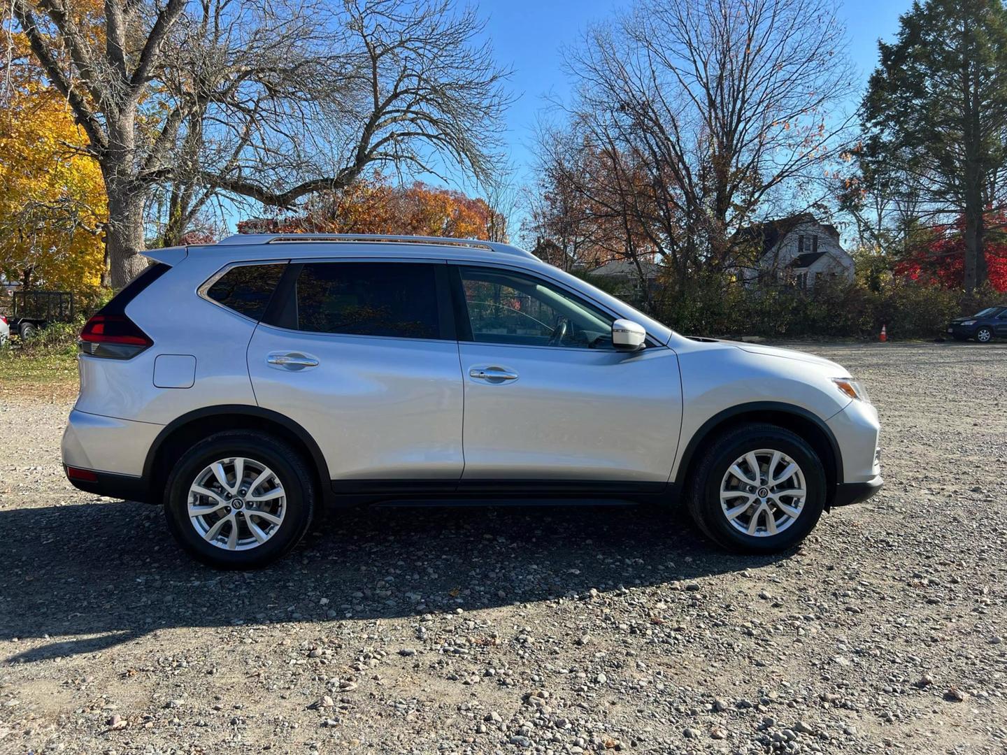 2018 Nissan Rogue SV photo 4