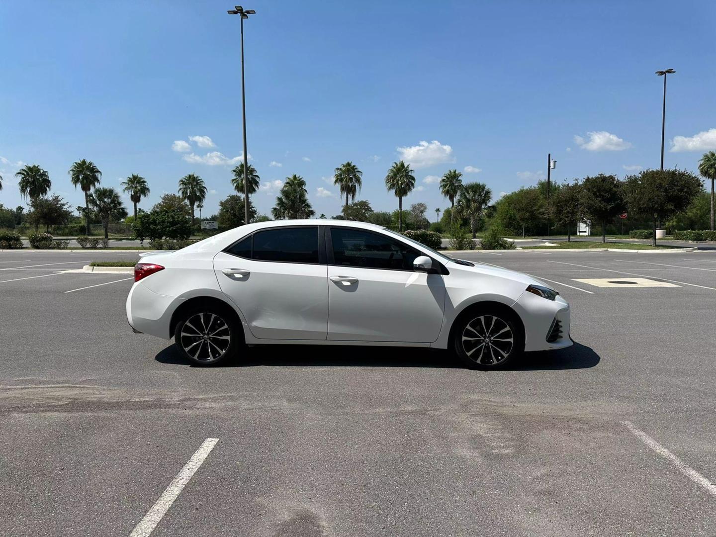 2018 Toyota Corolla SE photo 3