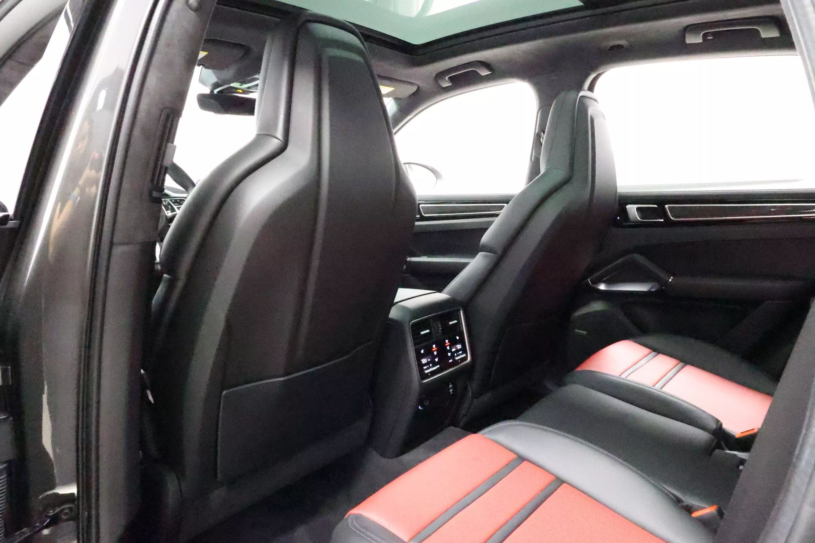 2020 Porsche Cayenne - Image 47