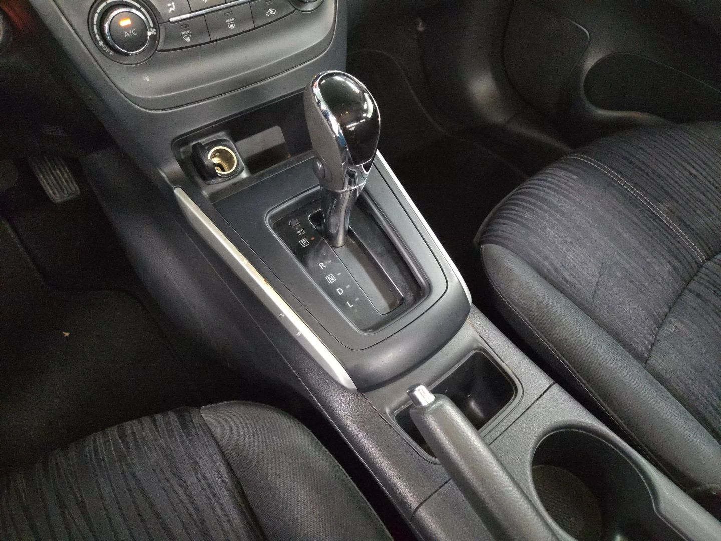 2017 Nissan Sentra - Image 16