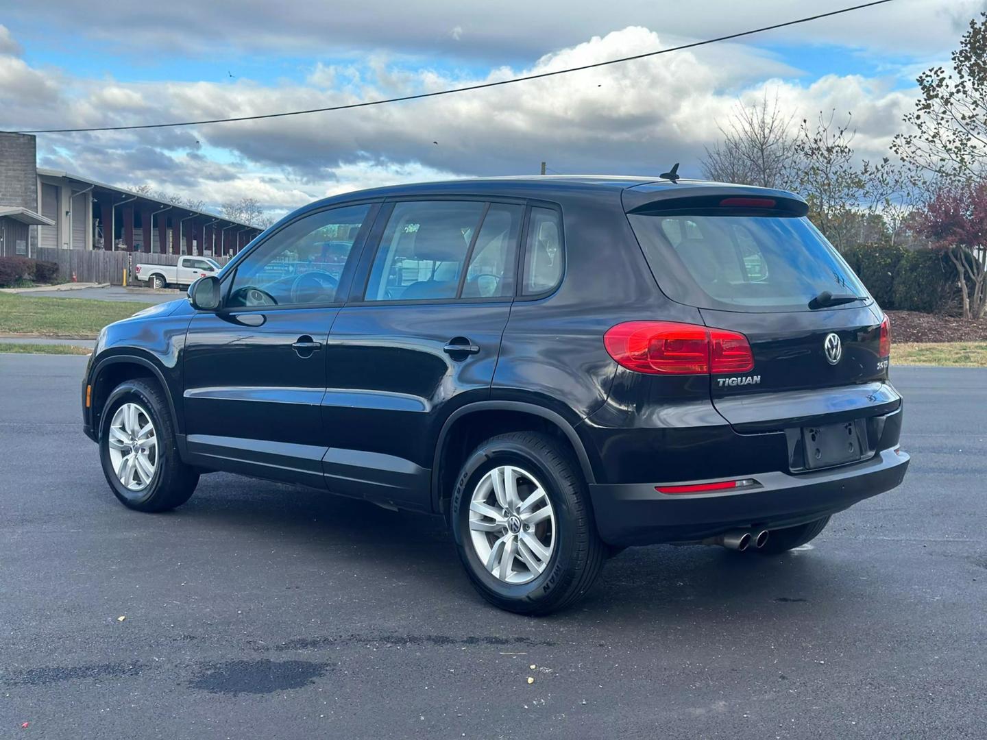 2014 Volkswagen Tiguan S photo 8